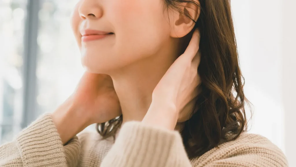 美容皮膚科医が教える首のしわをなくす方法5選！即効性あるクリニックでの治療法も紹介！